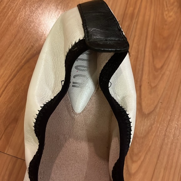 Bloch two tone ballet flats. Size 39 = size 8. - Picture 8 of 10